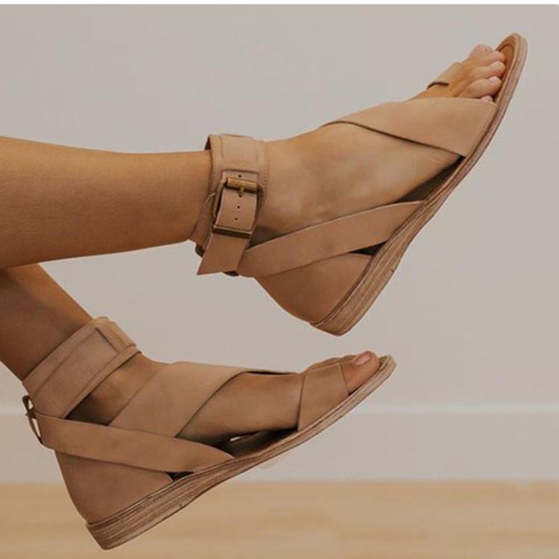 Sandalen mit Kreuzband und Zehenring