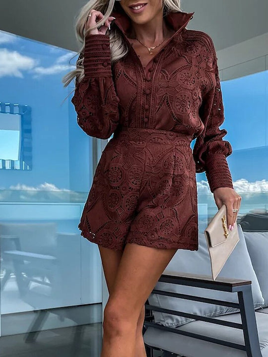 Lochspitzenbluse und Shorts-Set
