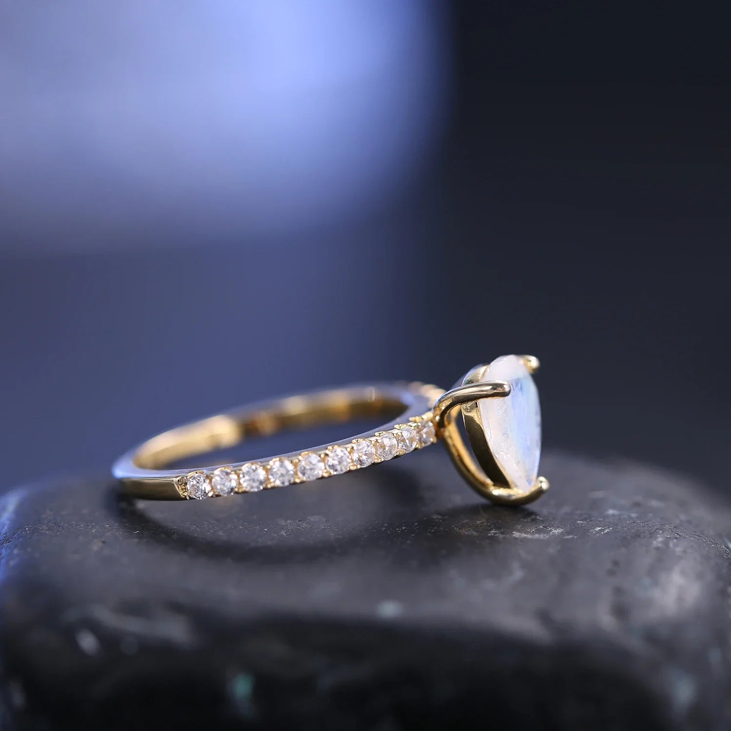 Tropfenförmiger Mondstein-Ring aus Sterlingsilber mit Mondstein-Versprechensring | Shop Nory