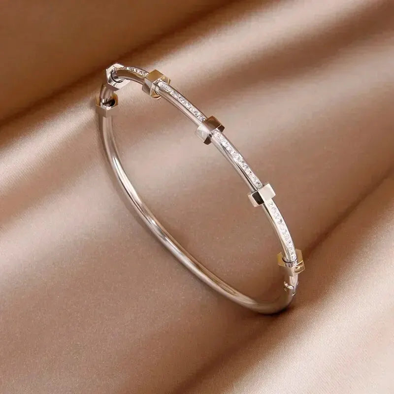 Elegante Cubic-Zirkonia-Armbänder für Frauen in Gold und Silber | Shop Nory