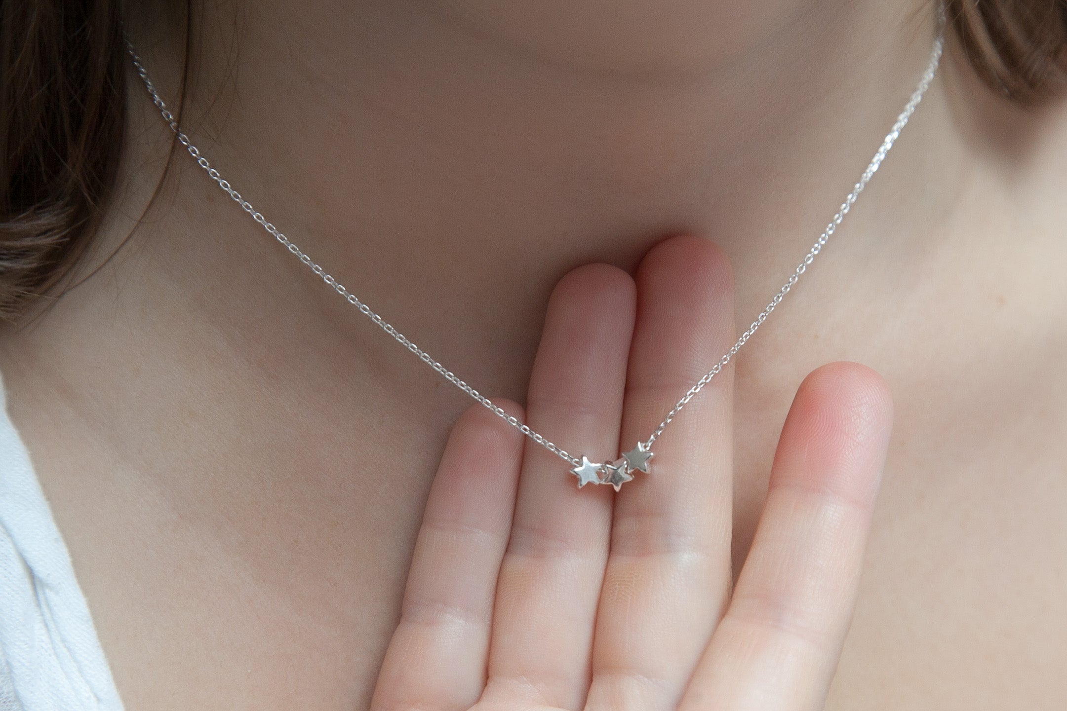 Silberne Halskette mit 3 Sternen – Ein himmlisches Accessoire für jeden Anlass | Shop Nory