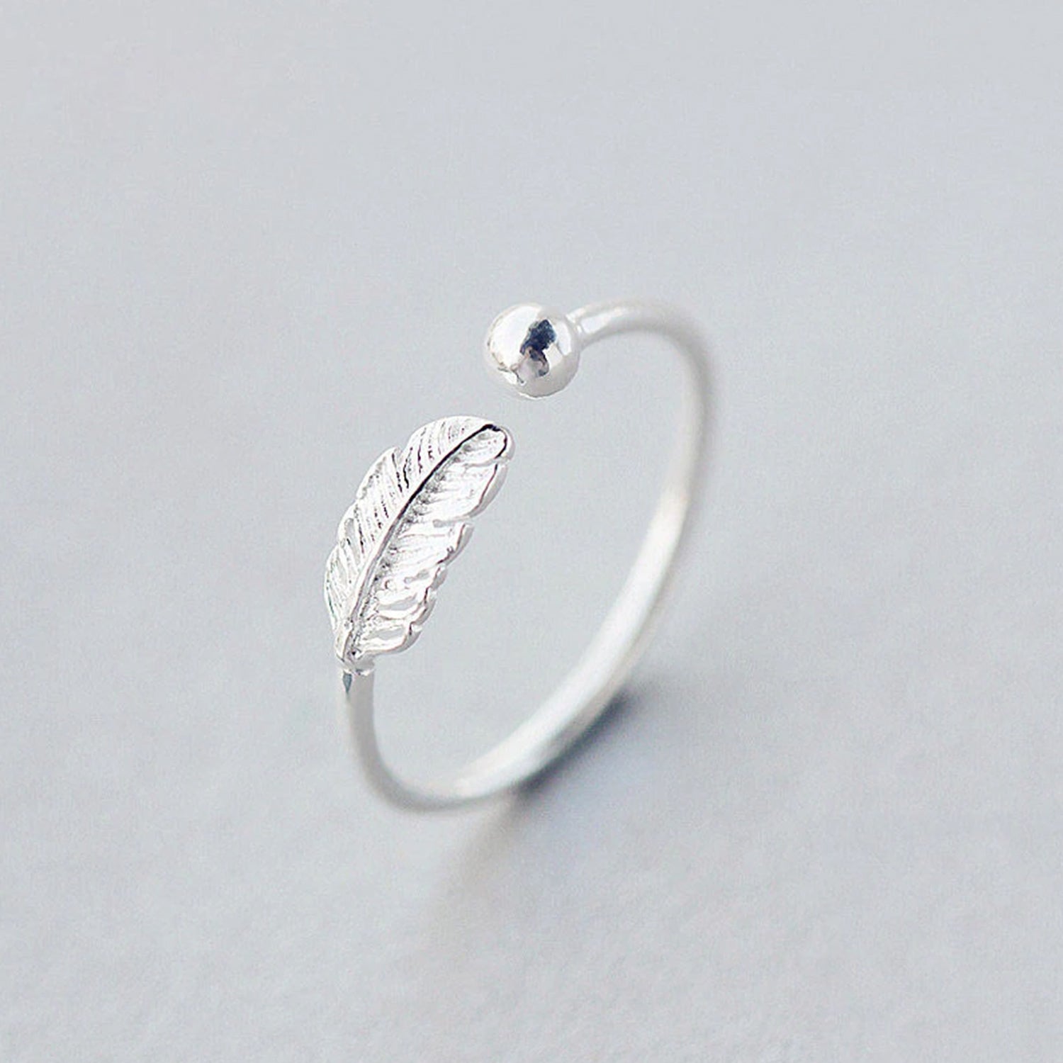 Einfacher feiner Feder-Ring | Shop Nory