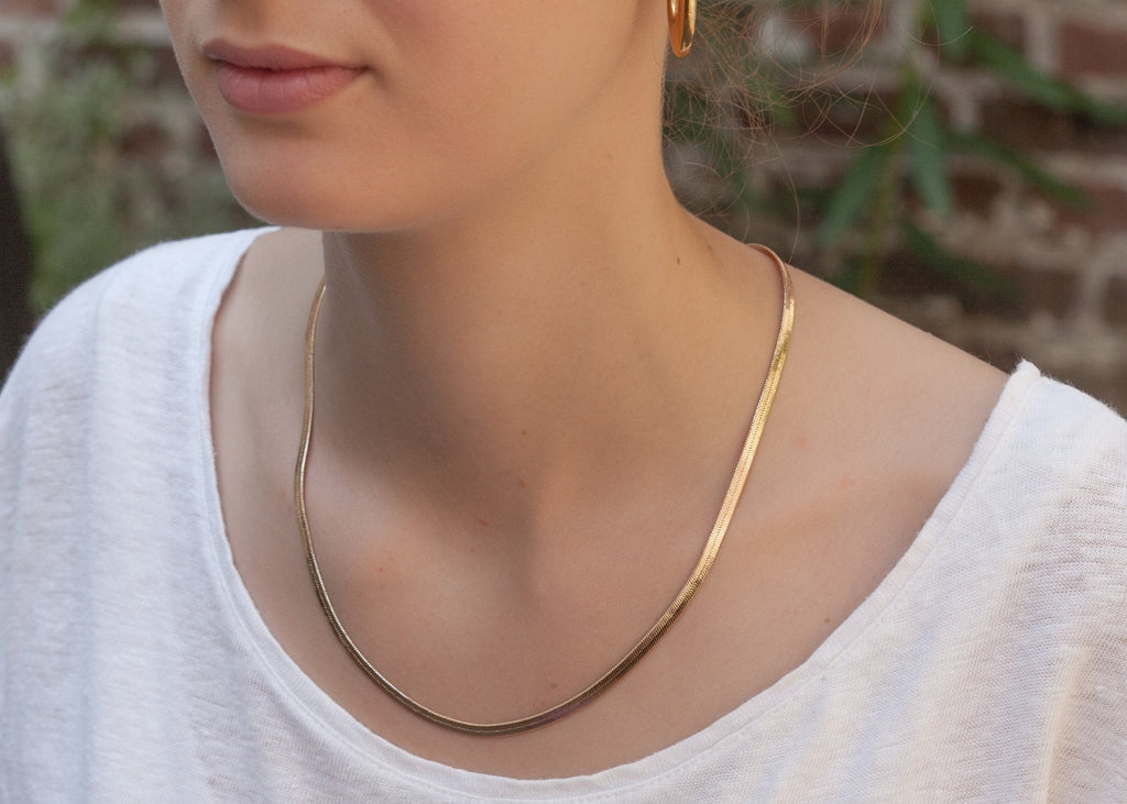 Vergoldete Halskette mit klassischer flacher Schlangenkette | Shop Nory