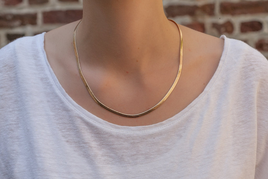 Vergoldete Halskette mit klassischer flacher Schlangenkette | Shop Nory