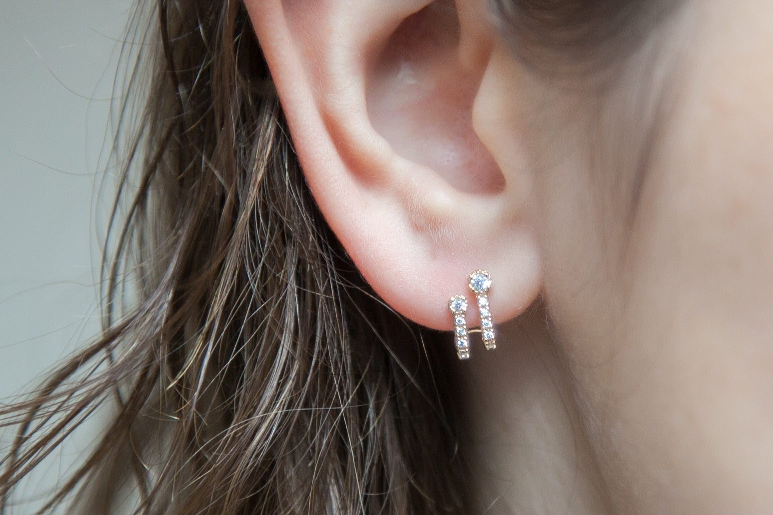 Vergoldete doppelte Ohrringe mit Strass – Funkelnde Eleganz für jeden Anlass | Shop Nory