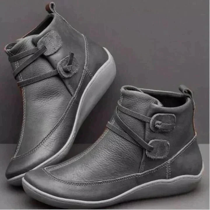 Ein paar grau orthopädische stiefel