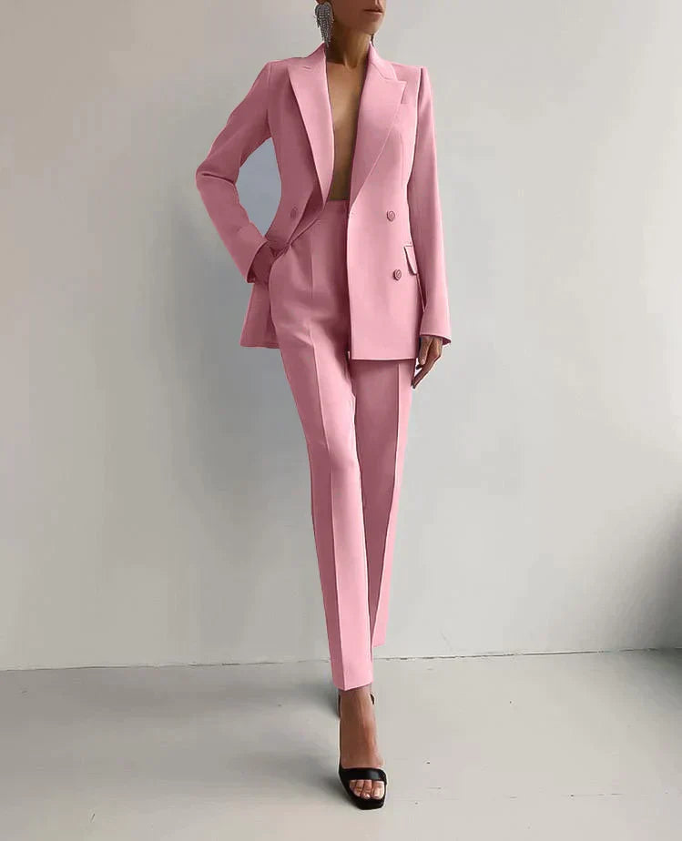 Stilvolles Set bestehend aus einem stilvollen Blazer und eleganten Hose
