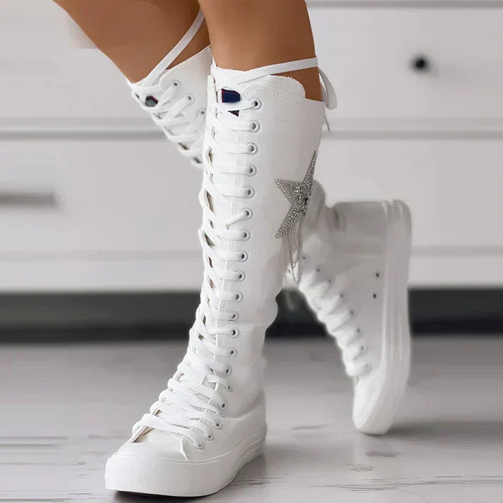 Schnürstiefel mit Quasten