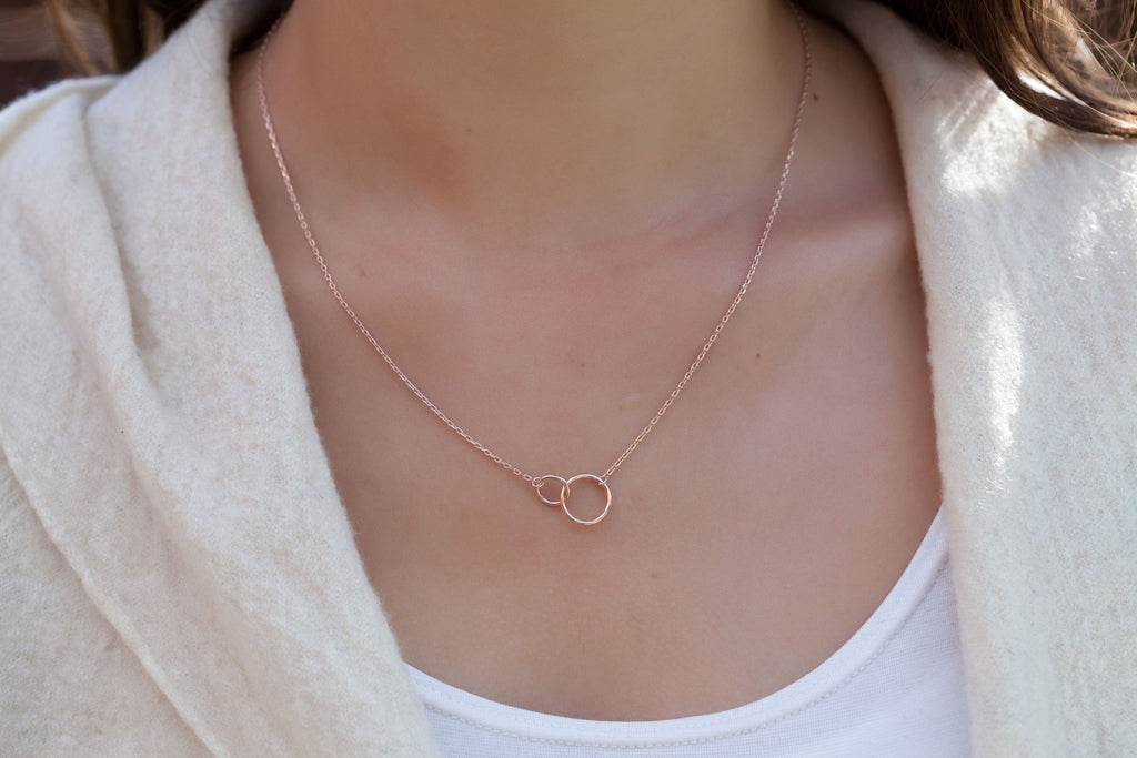 Zwei-Ringlein-Kette Rosévergoldet - Halskette mit 2 Ringen | Shop Nory