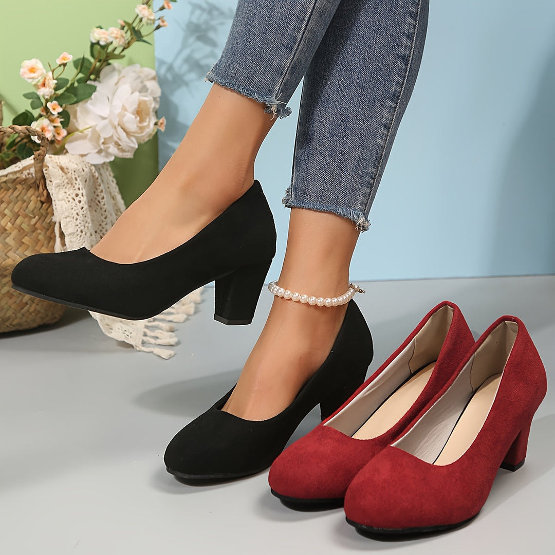 Pumps mit breiter Zehenkappe und stabilem Absatz