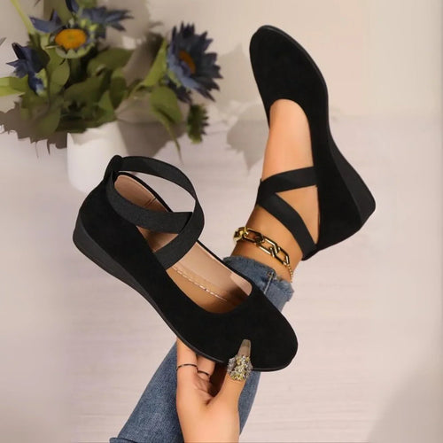 Bequeme Schuhe mit elastischen Riemen