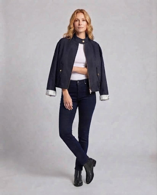 Damen Cropped Utility Jacke mit Stehkragen, Kordelzugsaum und goldfarbenen Details Shop Nory