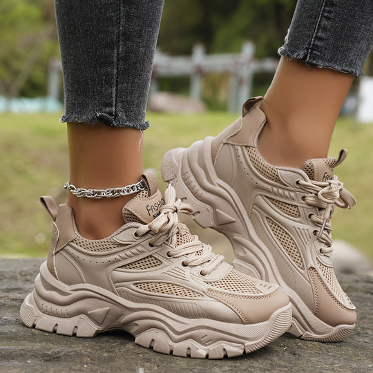 Plateau Sneakers mit Modernem Look