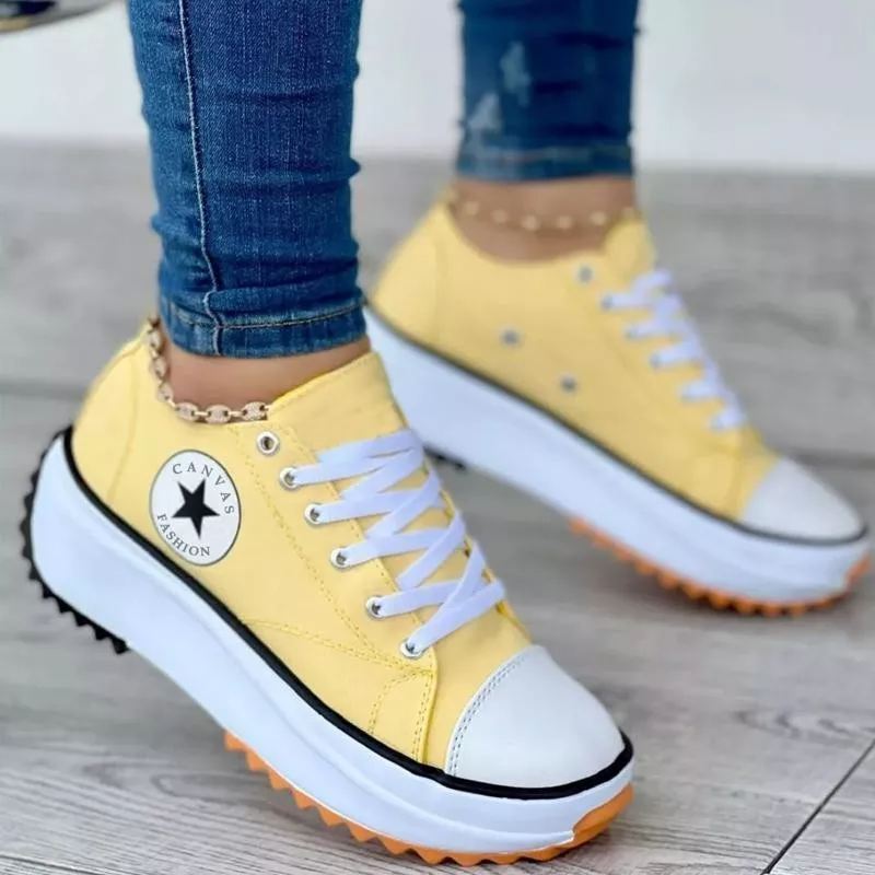 Orthopädische Schuhe, Schnürsenkel, dicke Sohle