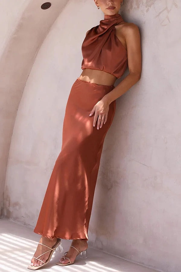 Solch Eine Stimmung Hochgeschlossene Satin Drapiert Maxirock Set