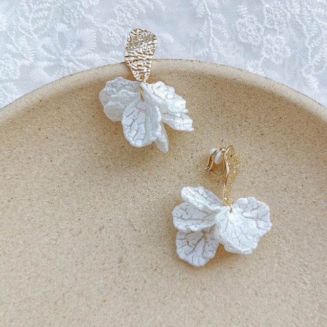 Acryl bemalte Blüten Clip-on Ohrringe | Shop Nory