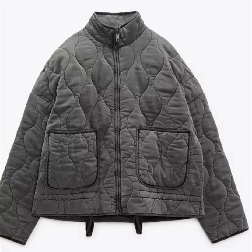 Steppjacke mit klassischer Steppnaht-Detailierung