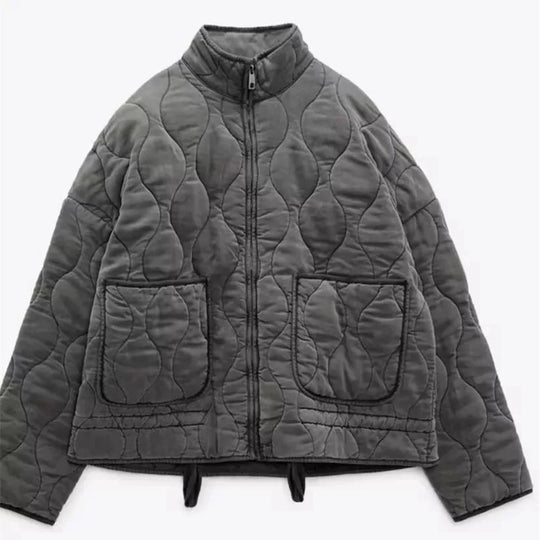 Steppjacke mit klassischer Steppnaht-Detailierung