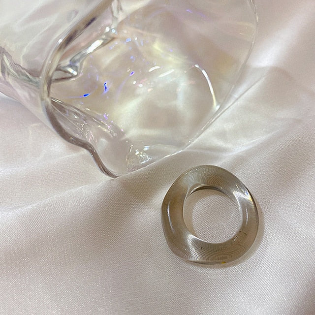 Ästhetische transparente unregelmäßige Harzringe | Shop Nory
