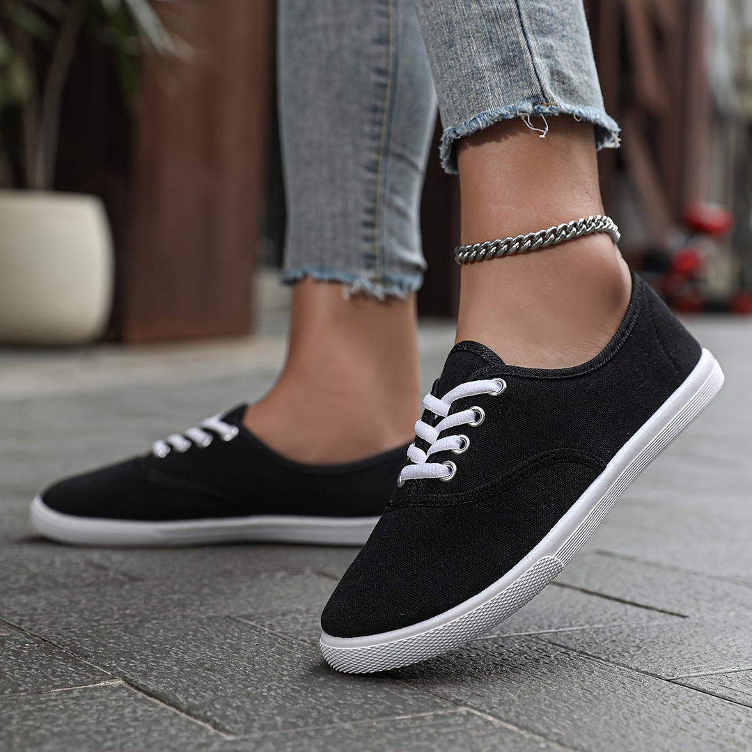 Bequeme Niedrige Canvas Sneakers In Weiß