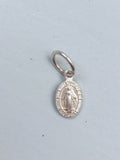 Anhänger mit Madonna Gravur Schrift, Amulett Jungfrau Maria aus Silber oder Vergoldet | Shop Nory