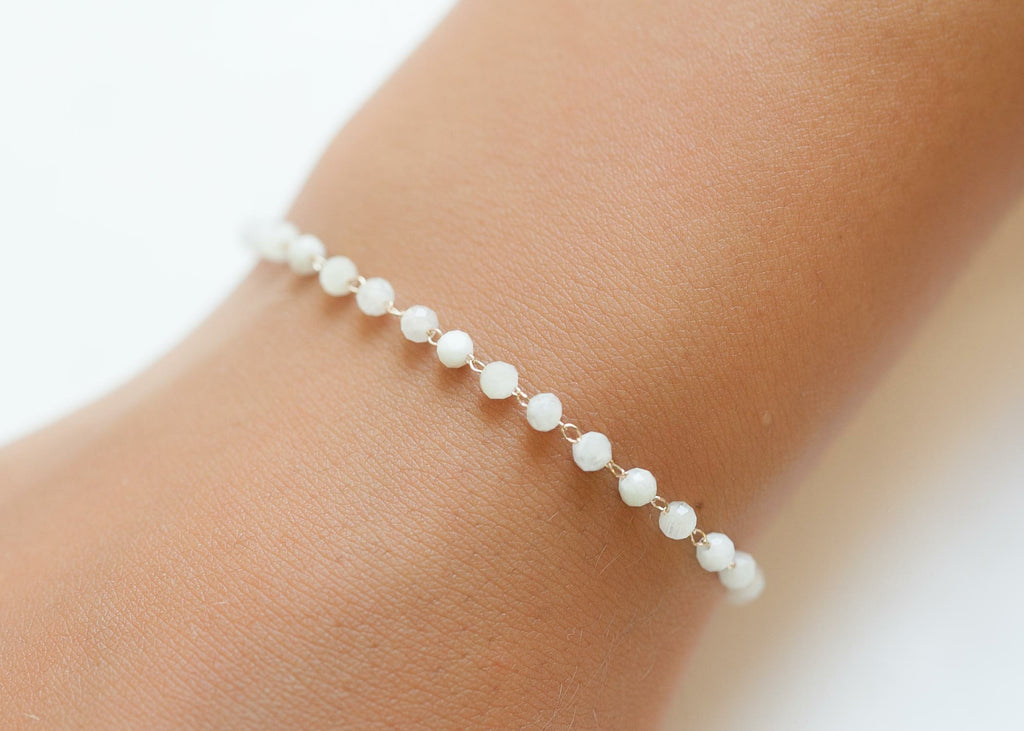 Schlichtes Armband mit Mondstein - 16K vergoldet | Shop Nory
