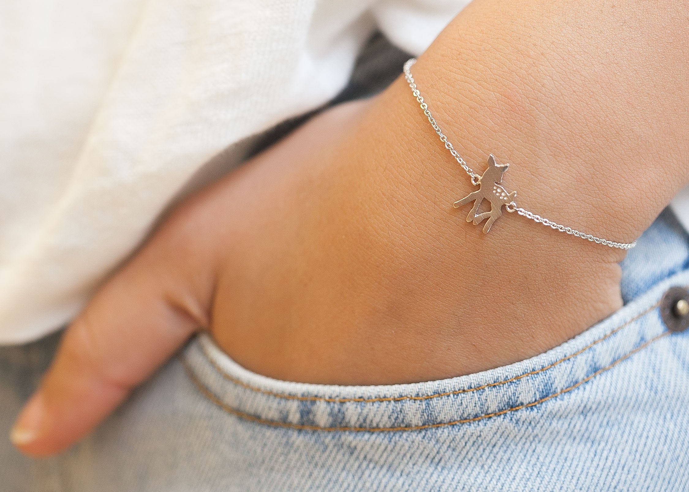 Versilbertes Armband mit Rehkitz – Zarte Eleganz und natürlicher Charme | Shop Nory