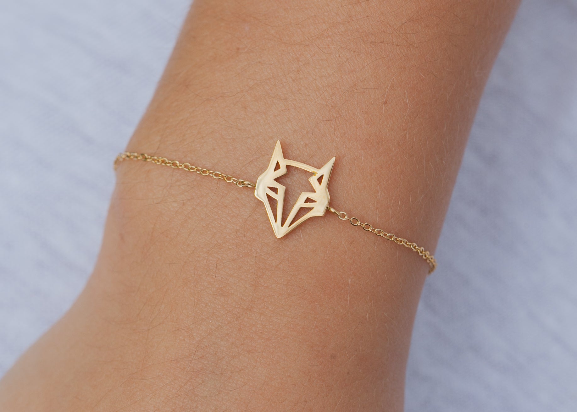 Origami-Armband mit Fuchs aus goldfarbenem Edelstahl – Zeitlose Eleganz und symbolische Bedeutung | Shop Nory