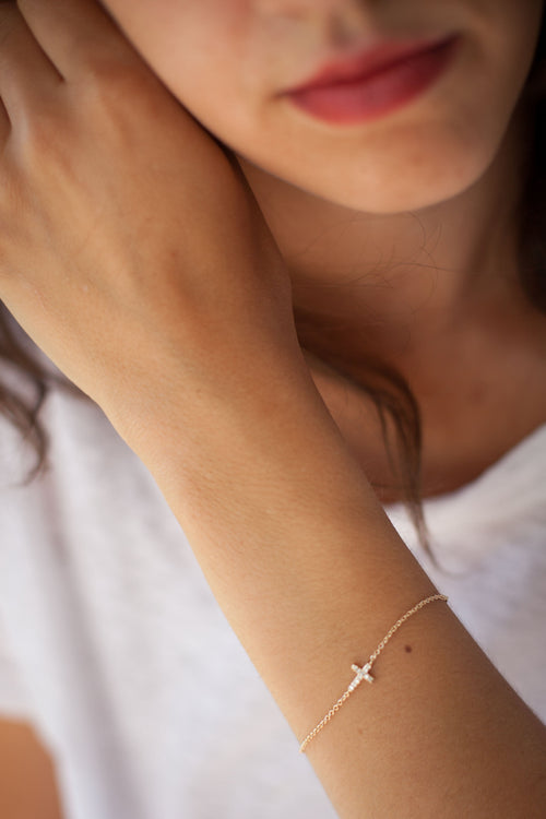 Armband kleines Zirkon Kreuz vergoldet - Kreuzarmband | Shop Nory