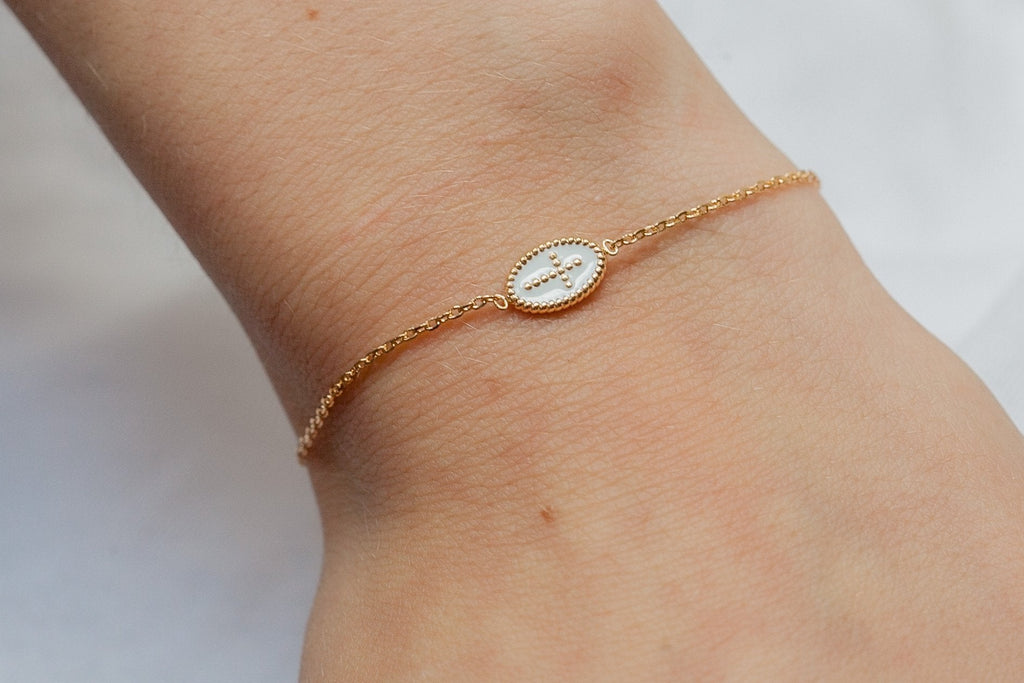 Armband mit weißem Kreuz - 16 Karat Vergoldung | Shop Nory