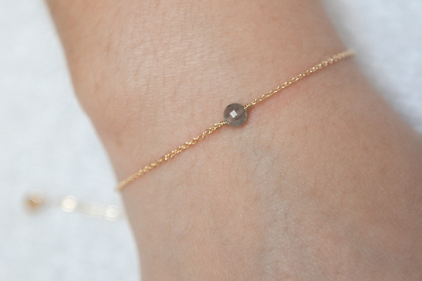 Feine Armband mit Labradorit-Stein 16K vergoldet | Shop Nory