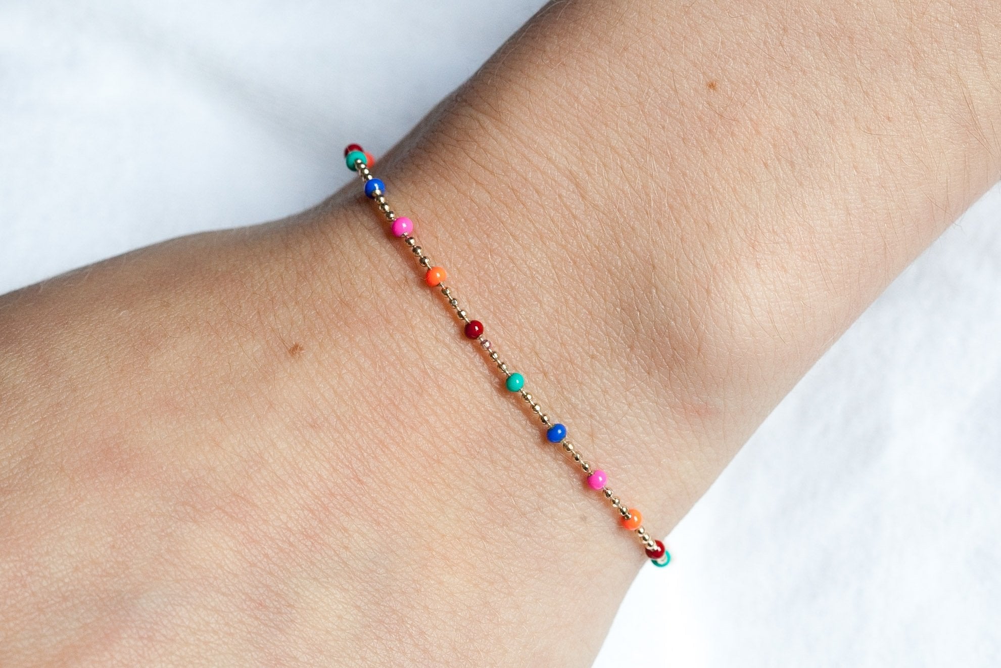 Armband mit bunten Perlen - 16K vergoldet | Shop Nory