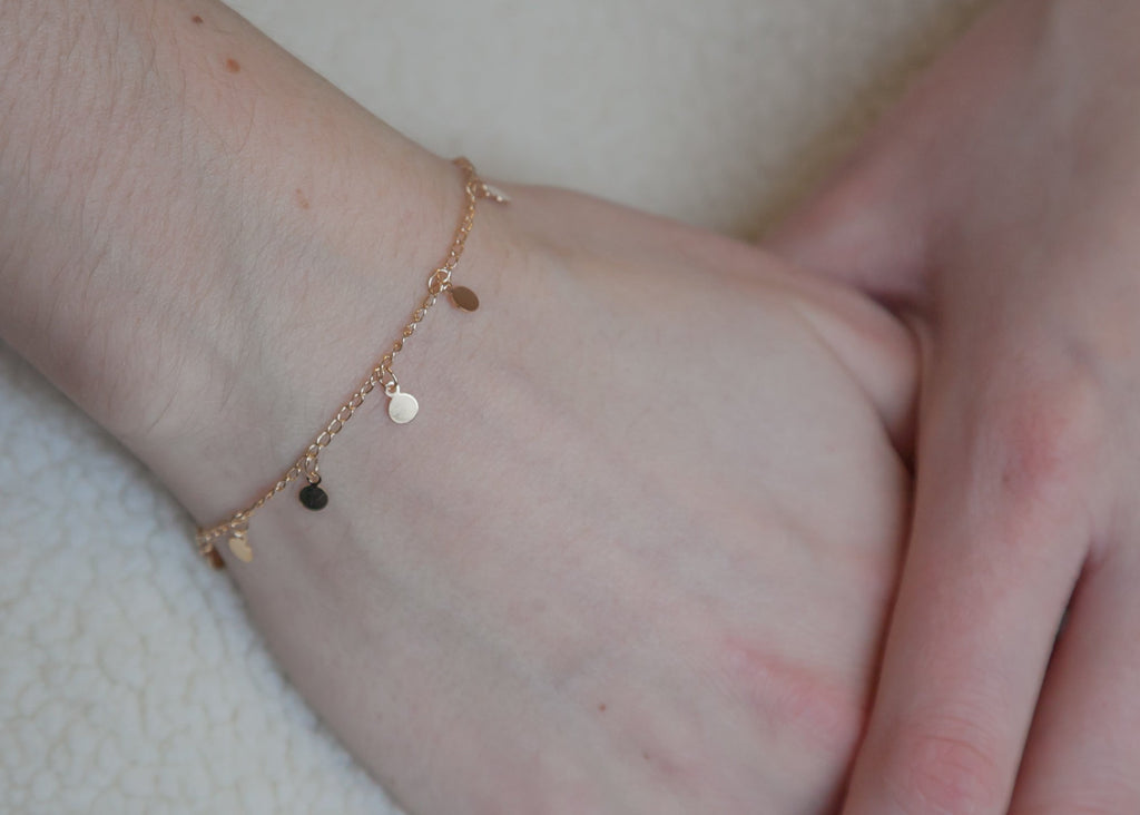 Vergoldetes Armband mit Plättchen – Zarte Eleganz für jeden Anlass | Shop Nory