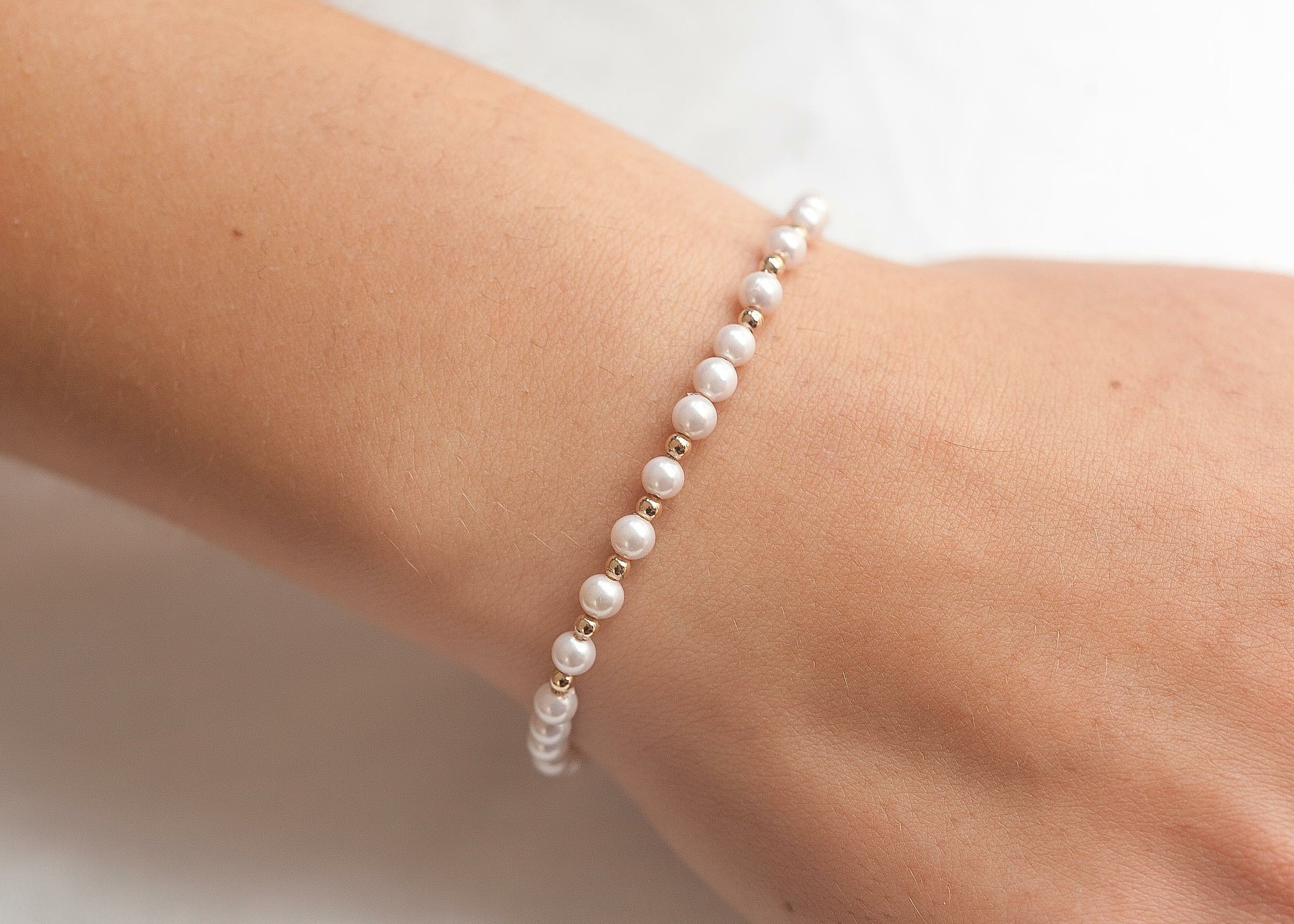 Zeitloses Perlenarmband - 18K vergoldet | Shop Nory