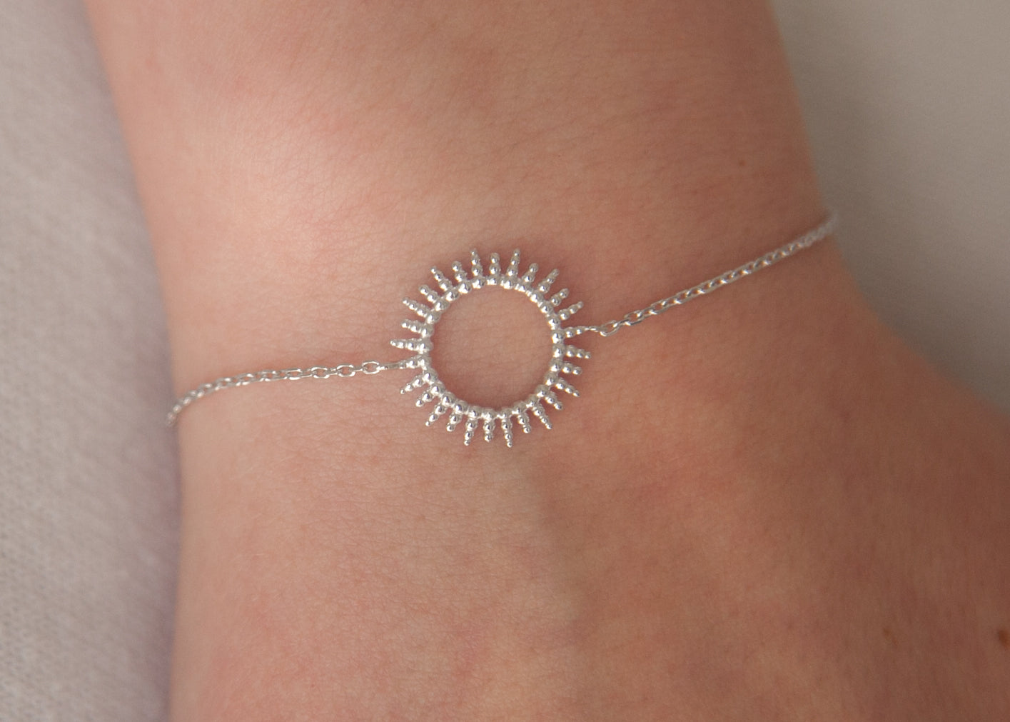 Armband mit Sonnensymbol aus Silber | Shop Nory