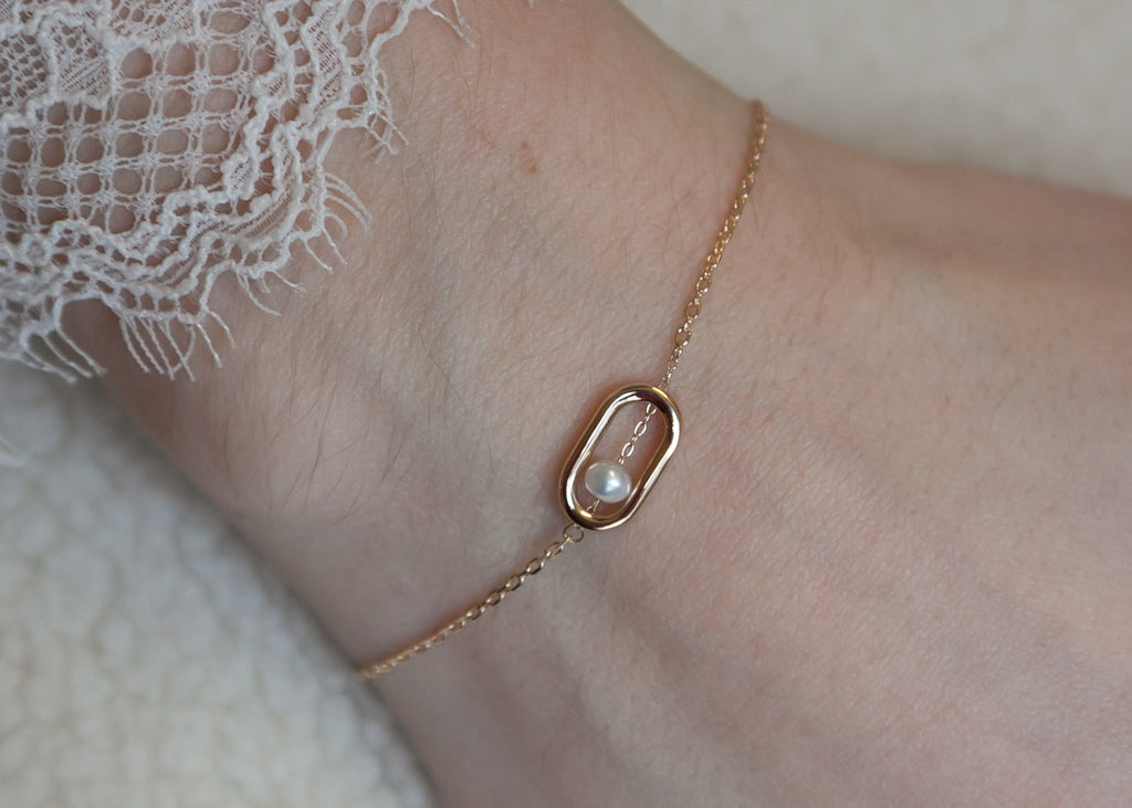 Geometric bracelet with white pearl - Gold-plated | Shop Nory