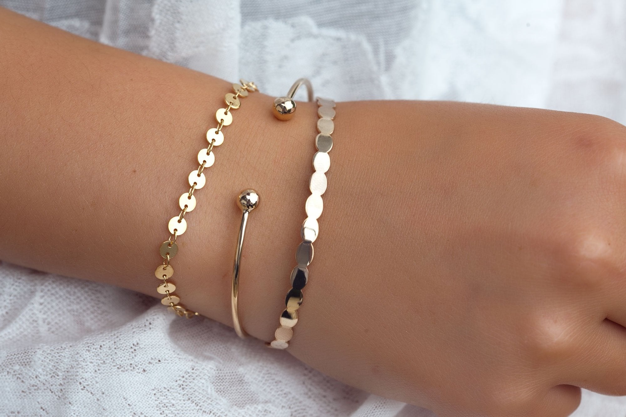 Eleganter Offener Armreif Vergoldet – Zeitloser und Vielseitiger Schmuck | Shop Nory