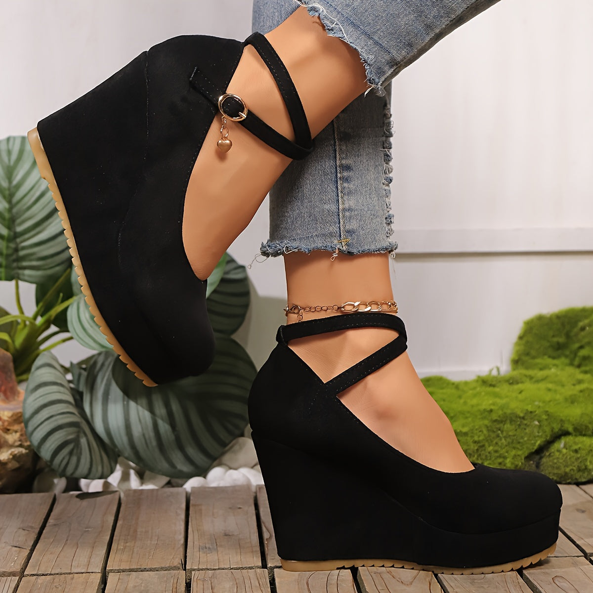 Elegante Damenschuhe mit Keilabsatz