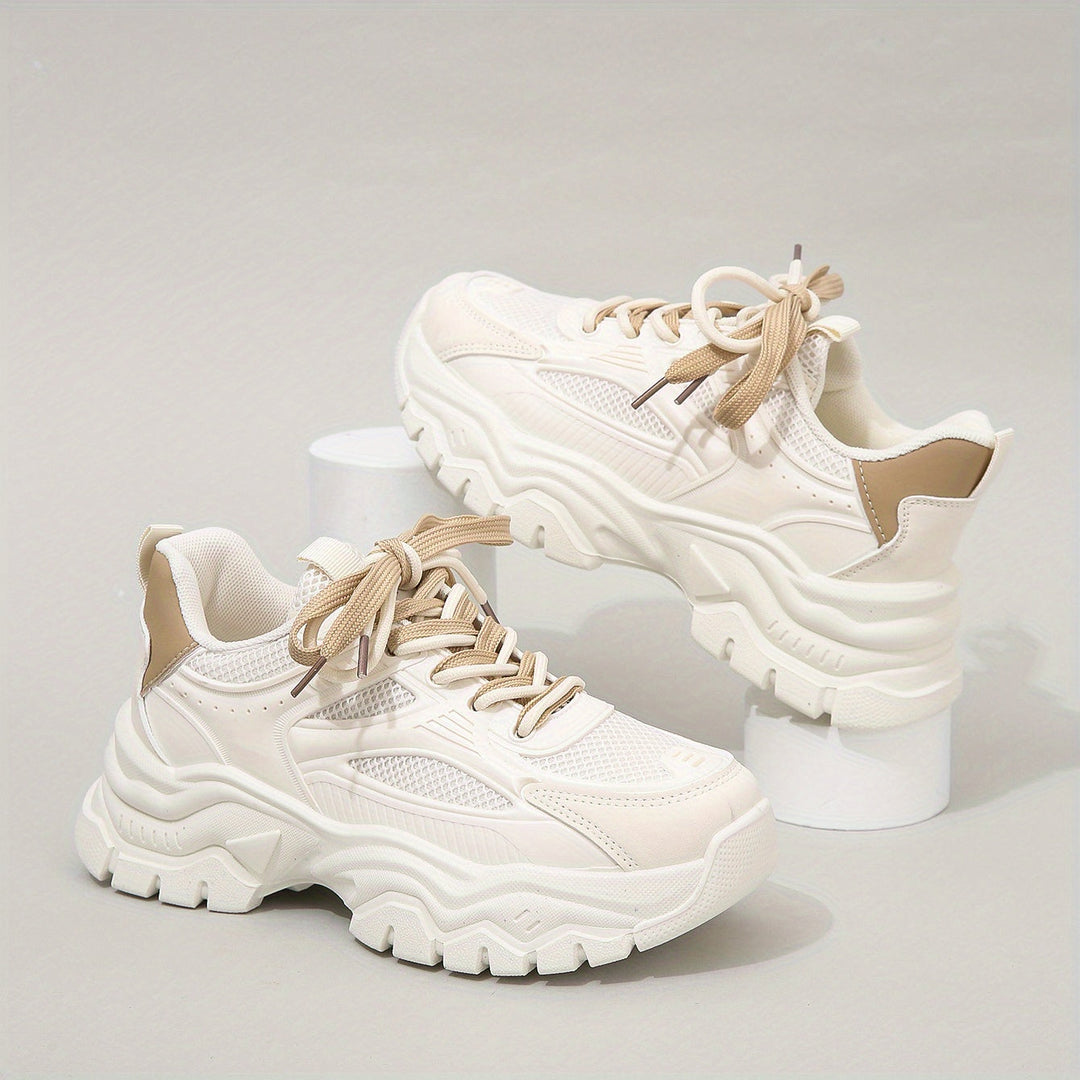 Plateau Sneakers mit Modernem Look