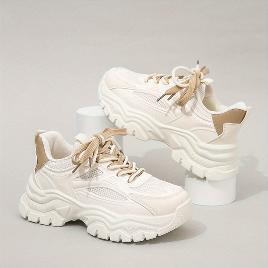 Plateau Sneakers mit Modernem Look