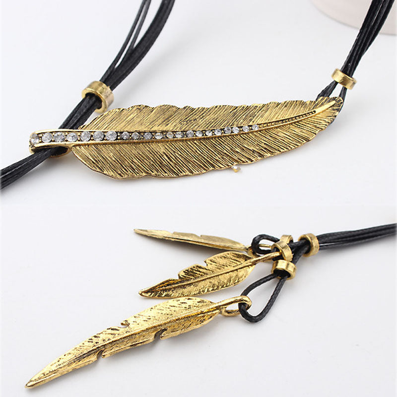 Goldene Feder Halskette Im Boho Stil