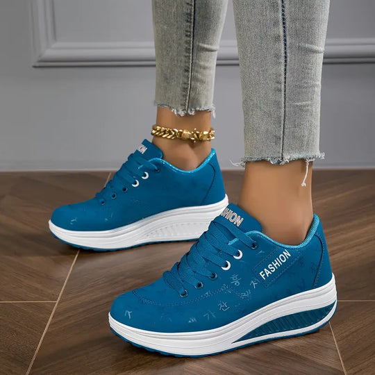 Orthopädische Sneakers mit Keilsohle