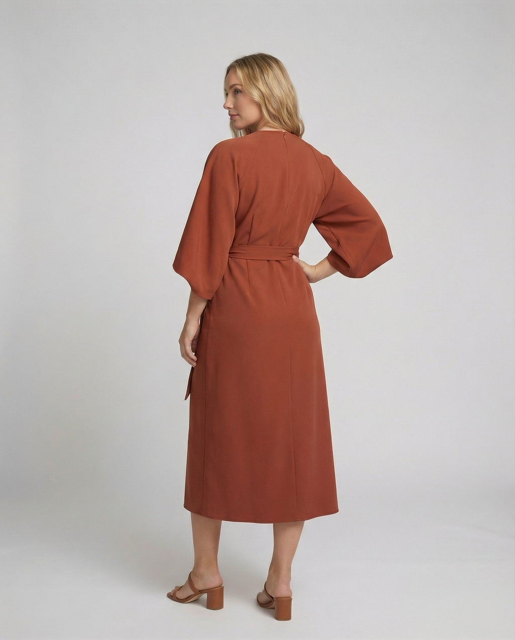 Elegantes Kleid mit Laternenärmeln und Gürtel