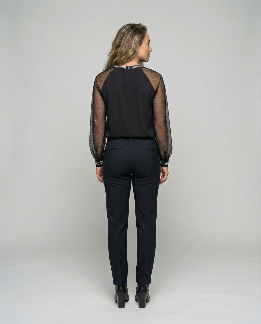 ShopNory Damen Mesh-Bluse mit Strassbesatz und transparenten Ärmeln