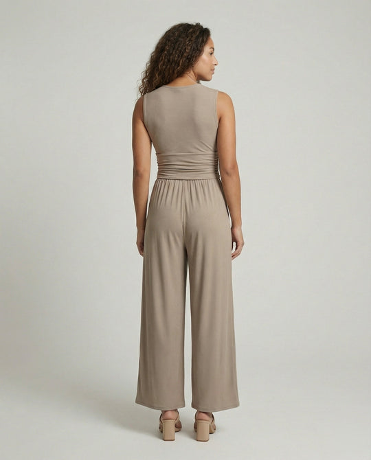 Damen Jumpsuit mit schickem V-Ausschnitt und weitem Bein