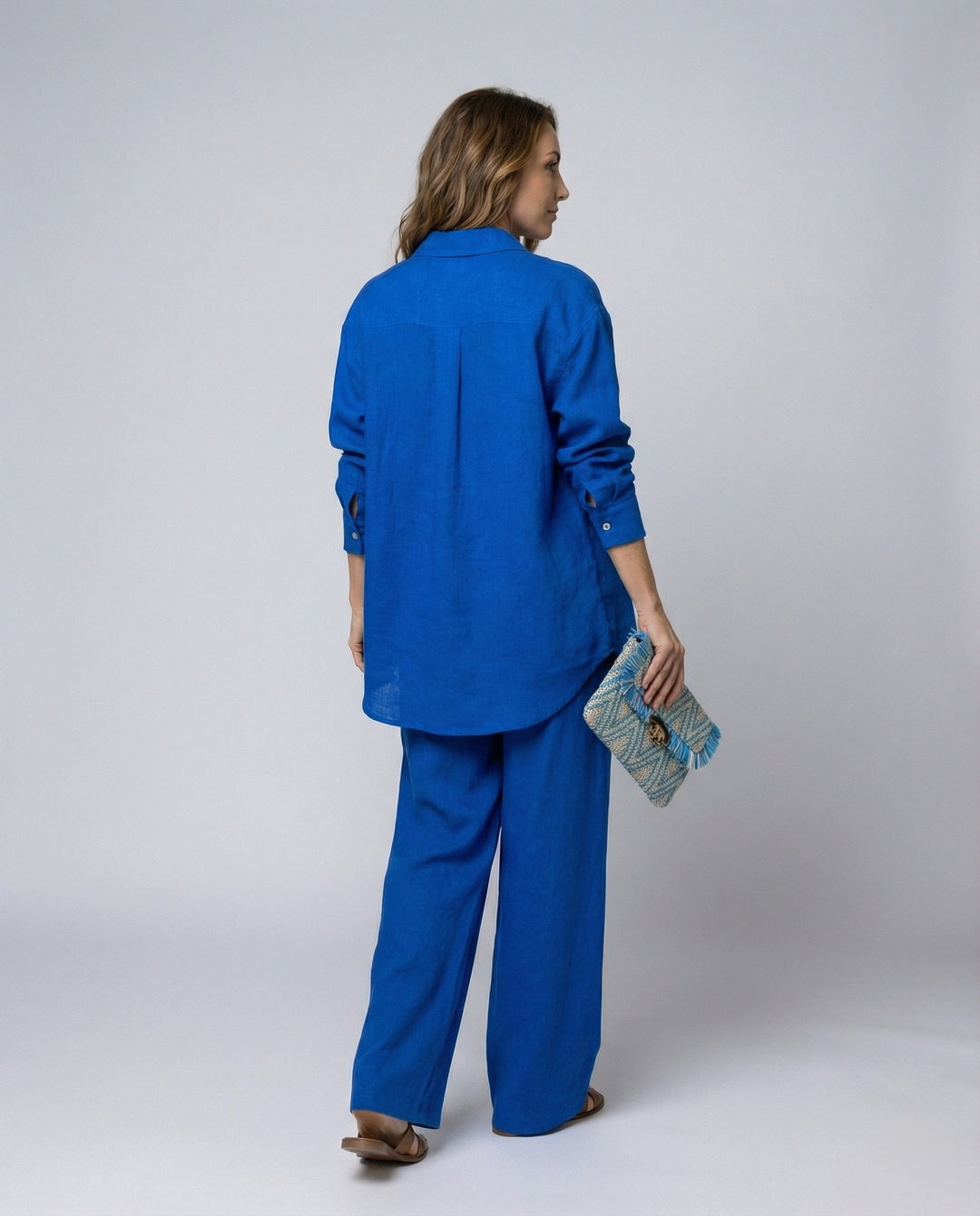 Damen Lässiges Leinen-Outfit mit weit geschnittenem Hemd und lockeren Hosen