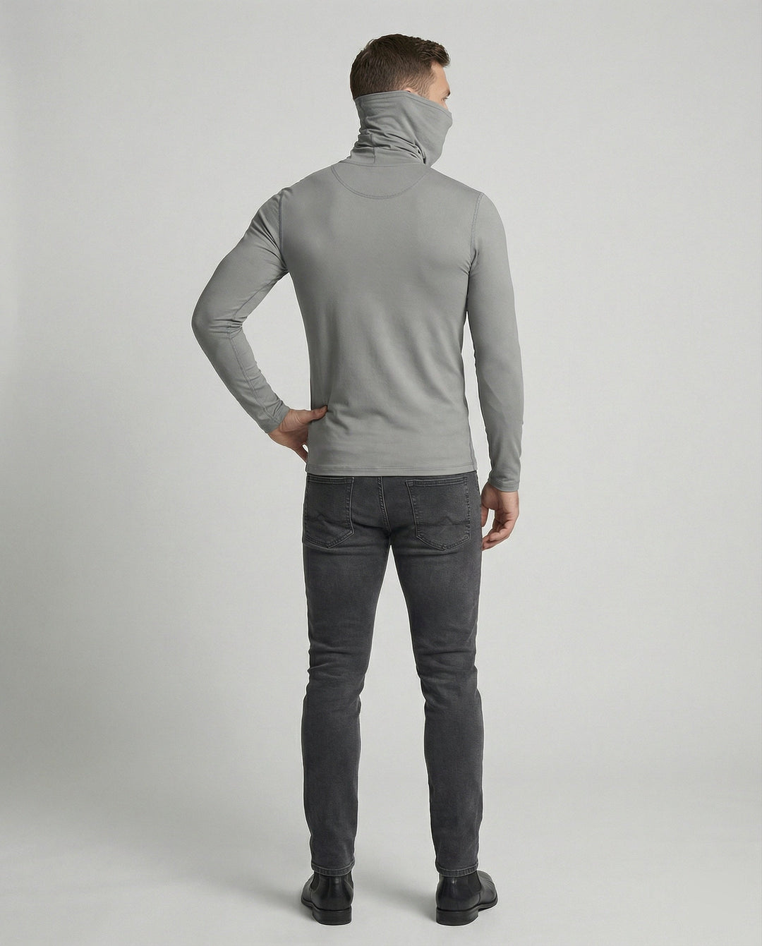 Herren Funktionsshirt mit hohem Kragen und innovativem Feuchtigkeitsmanagement
