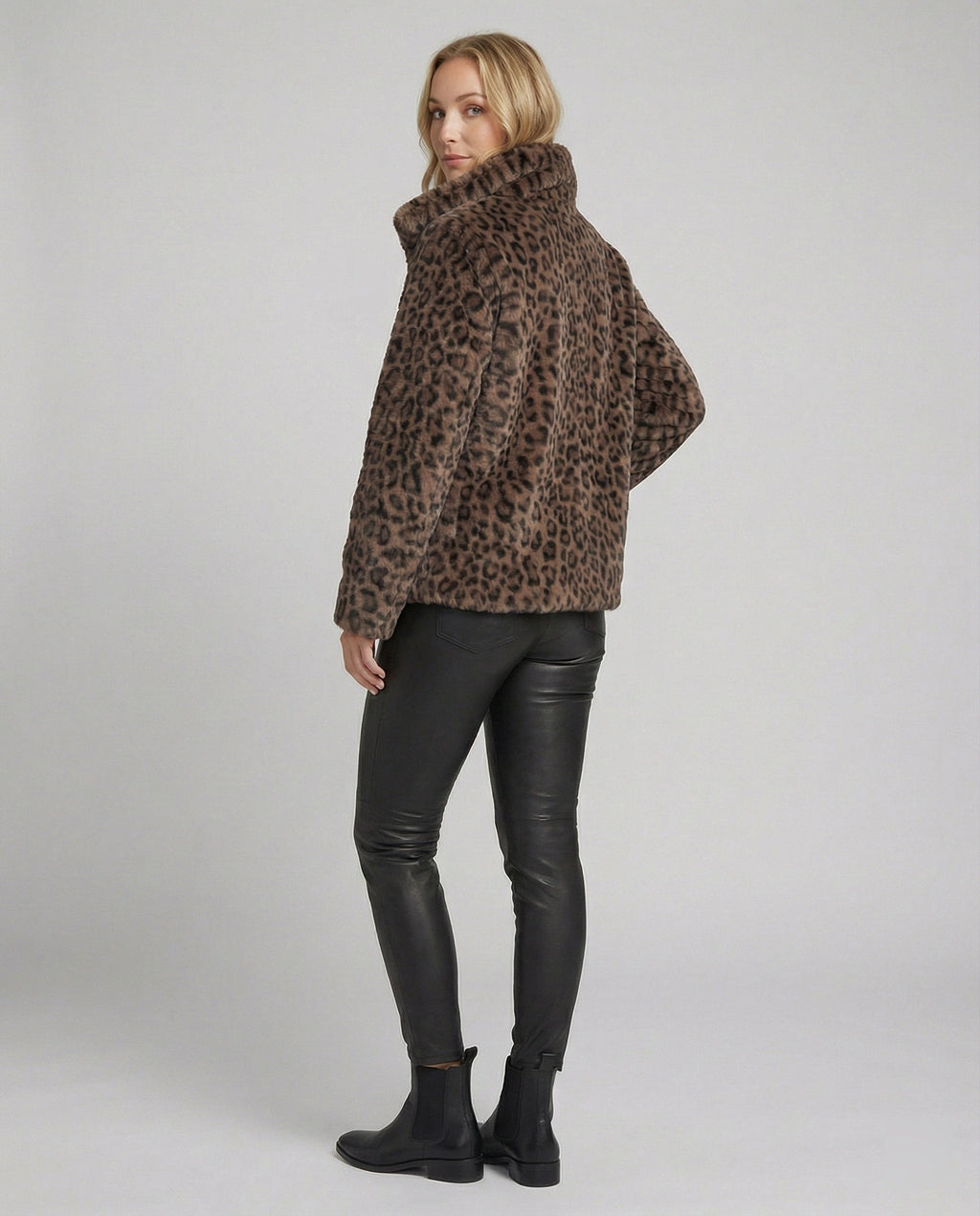 Mantel - Kunstpelz - Oversized Fit - Reverskragen - Leopardenprint