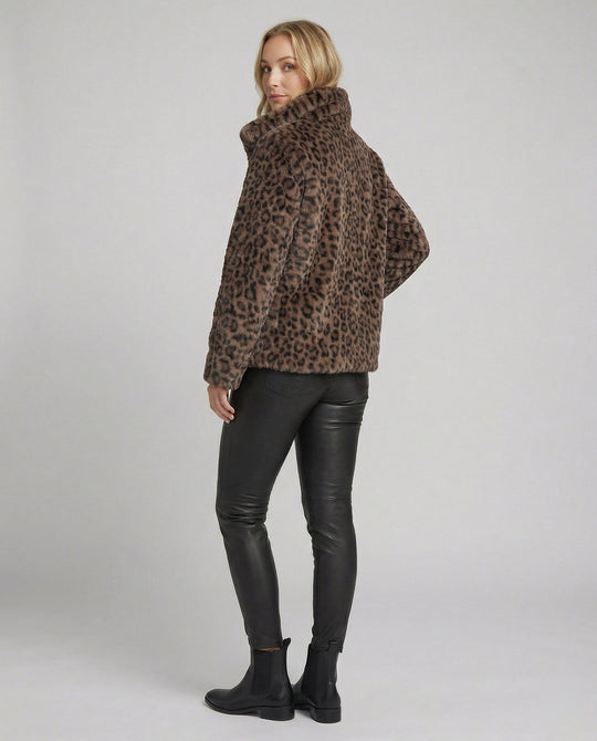 Mantel - Kunstpelz - Oversized Fit - Reverskragen - Leopardenprint