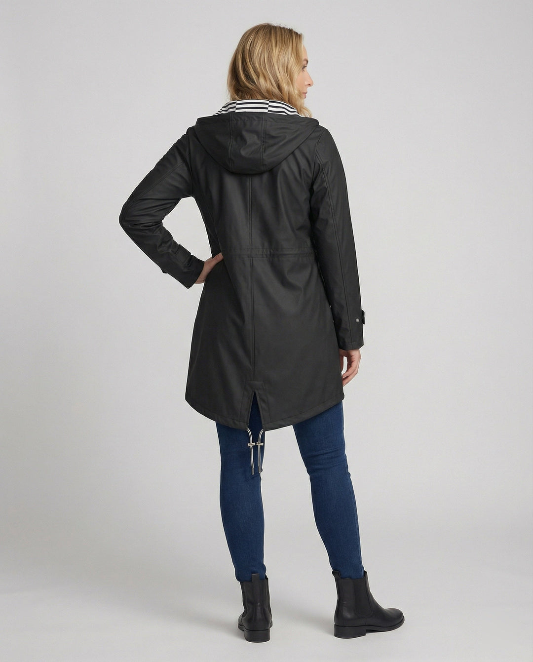 Wasserdichte Jacke mit Kapuze